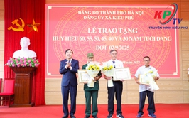 Xã Kiều Phú trao tặng Huy hiệu Đảng đợt 2/9 cho 46 đảng viên thuộc Đảng bộ xã