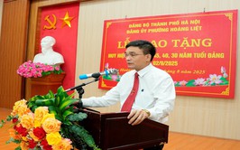 Đảng bộ phường Hoàng Liệt long trọng tổ chức Lễ trao Huy hiệu Đảng cho các đồng chí đảng viên tiêu biểu, nhân dịp kỷ niệm 80 năm Cách mạng Tháng Tám và Quốc khánh 02/9