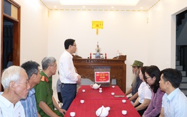 Xã Phú Nghĩa tổ chức 5 Đoàn đi thăm, tặng quà các thương bệnh binh, gia đình có công nhân dịp Quốc khánh 02/9.