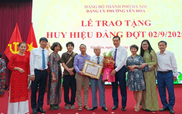 Đồng chí Nguyễn Văn Trùy vinh dự được Trao tặng Huy hiệu 75 năm tuổi Đảng