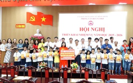Hội nghị triển khai nhiệm vụ năm học 2025- 2026; trao giấy khen cấp huyện cho tập thể, cá nhân; trao học bổng dự án “ Cùng em đến trường”