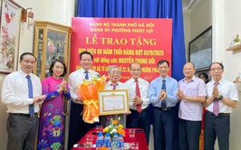 94 đảng viên Đảng bộ phường Phúc Lợi vinh dự được trao tặng, truy tặng Huy hiệu Đảng đợt 02/9/2025