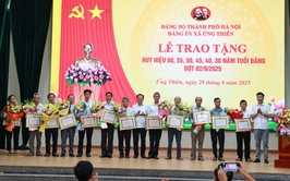 Lễ trao tặng Huy hiệu Đảng và Quán Triệt, triển khai Nghị quyết Đại hội đại biểu Đảng bộ xã Ứng Thiên lần thứ I, nhiệm kỳ 2025-2030