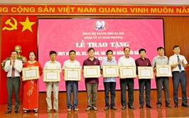 Xã Đoài Phương trao tặng Huy hiệu Đảng đợt 2/9/2025