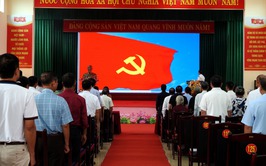 ĐẢNG BỘ XÃ TRUNG GIÃ TỔ CHỨC TRAO TẶNG HUY HIỆU ĐẢNG ĐỢT 02/9/2025 CHO 47 ĐẢNG VIÊN
