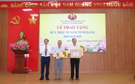 Đảng bộ xã Phú Nghĩa tổ chức Lễ trao tặng huy hiệu Đảng đợt 02/9/2025; Tổng kết công tác tổ chức Đại hội đại biểu Đảng bộ xã lần thứ I, nhiệm kỳ 2025 - 2030; Quán triệt Nghị quyết Đại hội Đảng bộ xã