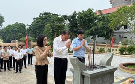 Xã Đan Phượng Dâng hương các anh hùng liệt sỹ nhân dịp Kỷ niệm 80 năm Cách mạng tháng 8 và Quốc khánh mồng 2/9.