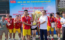 Đội bóng Làng Văn xuất sắc giành chức vô địch Giải bóng đá thanh niên xã Tiến Thắng
