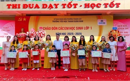 Chủ tịch UBND phường Thanh Liệt Bùi Huy Hoàng dự chương trình chào đón học sinh lớp 1 tại trường Tiểu học Thanh Xuân Nam