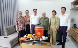 Phường Long Biên thăm, tặng quà người có công nhân dịp kỷ niệm 80 năm Quốc khánh nước Cộng hòa xã hội chủ nghĩa Việt Nam (02/9/1945-02/9/2025)