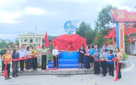 Hội Liên hiệp Phụ nữ xã Hoài Đức khánh thành công trình “Đoạn đường nở hoa-bích hoạ”