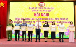 Đảng ủy xã Hoài Đức khen thưởng 10 tập thể, 21 cá nhân có thành tích xuất sắc trong công tác tổ chức Đại hội đại biểu Đảng bộ xã lần thứ I