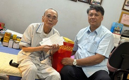 Lãnh đạo phường Phương Liệt thăm hỏi, tặng quà người có công với cách mạng, nhân dịp Quốc Khánh 2/9
