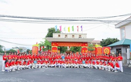 120 hội viên phụ nữ xã Kiều Phú tham gia Chương trình đồng diễn Dân vũ chào mừng 80 năm cánh mạng tháng Tám thành công và Quốc khánh 2/9.