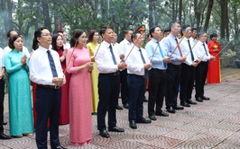 Lãnh đạo các xã Quang Minh, Tiến Thắng, Mê Linh, Yên Lãng dâng hương tưởng niệm Chủ tịch Hồ Chí Minh