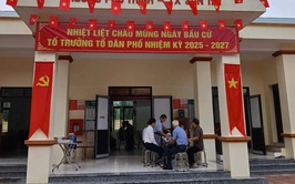 Cử tri Sơn Tây phấn khởi tham gia bầu cử Tổ trưởng Tổ dân phố nhiệm kỳ 2025-2027