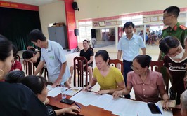 Nhân dân xã Dương Hoà phần khởi, vui mừng nhận quà mừng 80 năm Quốc khánh