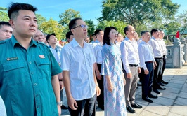 Dâng hương tại các tiền bối cách mạng, Anh hùng liệt sĩ trước thềm Đại hội Đảng bộ xã Nam Phù lần thứ I, nhiệm kỳ 2025-2030