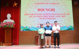 Quốc Oai khen thưởng đột xuất học sinh đạt thành tích đạt huy chương Bạc Olympic toán học Quốc tế và công dân tham gia trấn áp tội phạm; trao giải cuộc thi “Giữ gìn thôn sáng, xanh, sạch đẹp, an toàn”.