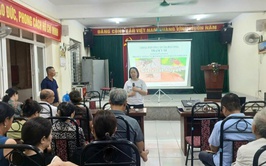Trạm Y tế phường Tổ chức truyền thông về phòng chống sốt xuất huyết (SXH), tham gia Lễ ra quân Tổng vệ sinh môi trường và phun diệt muỗi bằng máy mù nóng tại ổ dịch TDP số 12, 13 Kiều Mai