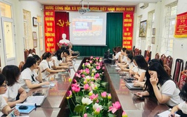 Tập thể CBGVNV các trường Mầm non, Tiểu học và THCS phường Long Biên tham gia học tập lớp Bồi dưỡng chính trị hè năm 2025