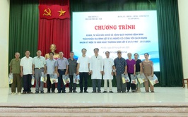 Sơn Đồng khám, tư vấn chăm sóc sức khỏe đối tượng chính sách có công trên địa bàn xã