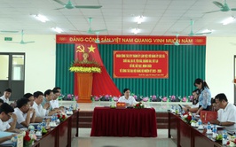 Xã Minh Châu báo cáo công tác chuẩn bị Đại hội Đảng bộ xã với Đoàn công tác số 15 của Ban Thường vụ Thành ủy.