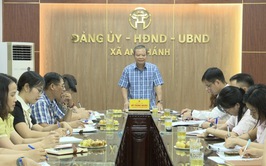 Đồng chí Hồ Trung Nghĩa - Phó Bí thư Đảng ủy, Chủ tịch UBND xã An Khánh làm việc với Phòng Văn hóa - Xã hội