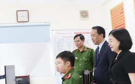 Phường Thượng Cát đổi thẻ đảng viên, chuẩn hóa dữ liệu trong kỷ nguyên số