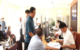 Xã Hương Sơn xây dựng chính quyền gần dân, sát dân, làm hết việc, chứ không hết giờ