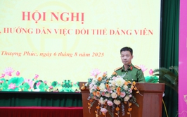 Đảng ủy xã Thượng Phúc triển khai, hướng dẫn việc đổi thẻ đảng viên