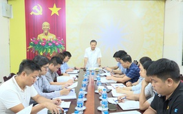Đồng chí Phó Bí thư Đảng ủy, Chủ tịch UBND xã An Khánh Hồ Trung Nghĩa làm việc với Ban Quản lý Dự án đầu tư - hạ tầng