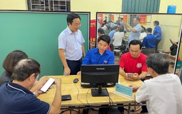 Gia Lâm ra mắt điểm “Bình dân học vụ số lưu động” và thực hiện Chiến dịch “45 ngày đêm ra quân hỗ trợ hoạt động chuyển đổi số tại các xã, phường trong giai đoạn đầu vận hành mô hình chính quyền địa phương hai cấp” 