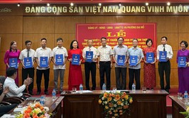 PHƯỜNG ĐẠI MỖ TỔ CHỨC TRAO QUYẾT ĐỊNH CHỈ ĐỊNH, CÔNG NHẬN LẠI TỔ TRƯỞNG TỔ DÂN PHỐ VÀ PHÁT ĐỘNG CUỘC THI “TỔ DÂN PHỐ SÁNG - XANH - SẠCH - ĐẸP” NĂM 2025