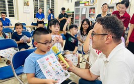 Lớp học tiếng Anh vui vẻ của thiếu nhi phường Đống Đa