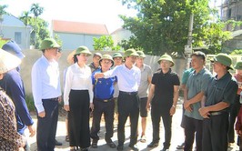 Thường trực Đảng uỷ xã kiểm tra cơ sở, động viên nhân dân chung sức xây dựng nông thôn mới