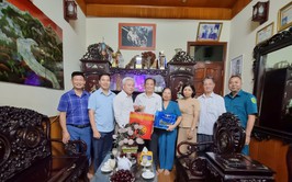Đồng chí Mai Trọng Thái - Bí thư Đảng uỷ, Chủ tịch HĐND phường Đại Mỗ đến thăm, tặng quà gia đình người có công tiêu biểu nhân dịp kỷ niệm 80 năm Quốc khánh nước Cộng hoà xã hội chủ nghĩa Việt Nam (02/9/1945-02/9/2025)