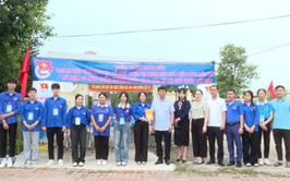 UBND xã Hoài Đức thăm, tặng quà lực lượng Đoàn Thanh niên tại điểm chốt hỗ trợ nhân dân dịp kỷ niệm 80 năm Quốc khánh 2/9