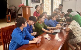 CÔNG AN XÃ BÌNH MINH PHỐI HỢP TỔ CHỨC TRAO QUÀ TẾT ĐỘC LẬP ĐẾN TẬN TAY NGƯỜI DÂN