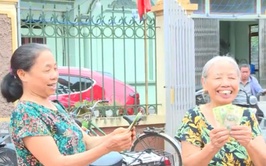 Xã Phúc Thọ khẩn trương chi trả tiền quà nhân dịp kỷ niệm 80 năm Cách mạng tháng Tám và Quốc khánh 2/9