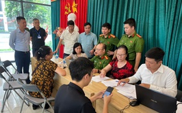 Phường Tây Mỗ chi trả tiền quà Quốc khánh 2/9 cho Nhân dân

