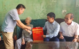 Phường Sơn Tây: Trao quà của Quân ủy Trung ương và Bộ Quốc phòng đến các hộ có hoàn cảnh khó khăn