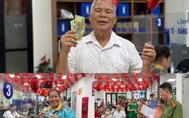 Người dân phường Đống Đa phấn khởi nhận quà nhân kỷ niệm 80 năm Quốc khánh