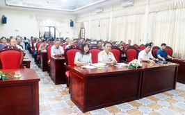UBND xã Hòa Phú tổ chức hội nghị triển khai nộp thuế sử dụng đất phi nông nghiệp bằng phương thức điện tử qua eTax Mobile