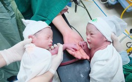 BV Phụ sản Hà Nội: Giữ thành công song thai nguy cơ sinh non