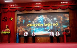 Thạch Thất đồng hành cùng người dân thực hiện Chuyển đổi số.