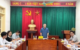 Đồng chí Hồ Trung Nghĩa - Phó Bí thư Đảng uỷ, Chủ tịch UBND xã An Khánh làm việc với Trạm Y tế xã