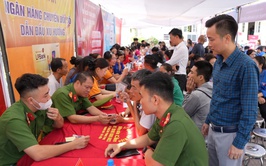 Xã Thanh Oai: Gần 300 cán bộ, đoàn viên, hội viên ra quân hỗ trợ nhân dân chuyển đổi số