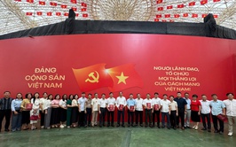 Lãnh đạo phường Tây Hồ tham gia sinh hoạt chuyên đề tại Triển lãm 80 năm thành tựu đất nước