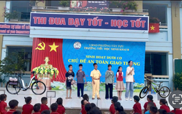 Trường Tiểu học Minh Khai B tổ chức Sinh hoạt dưới cờ với chủ đề “An toàn giao thông”